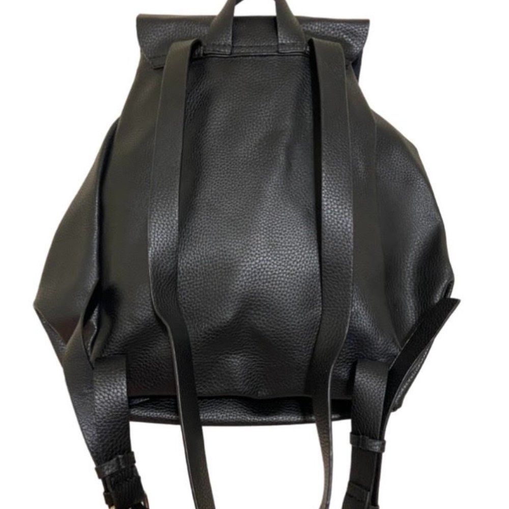 Zara Basics Backpack - Picture 2 of 3